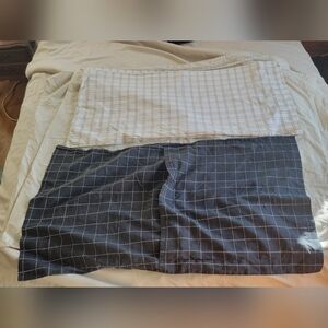 2 King Size White Pillow Cases With 2 King Size Black Pillow Shams